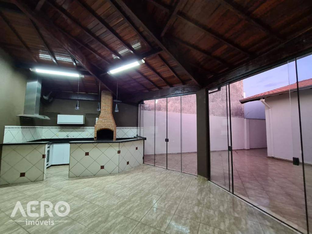 Casa à venda com 2 quartos, 250m² - Foto 2