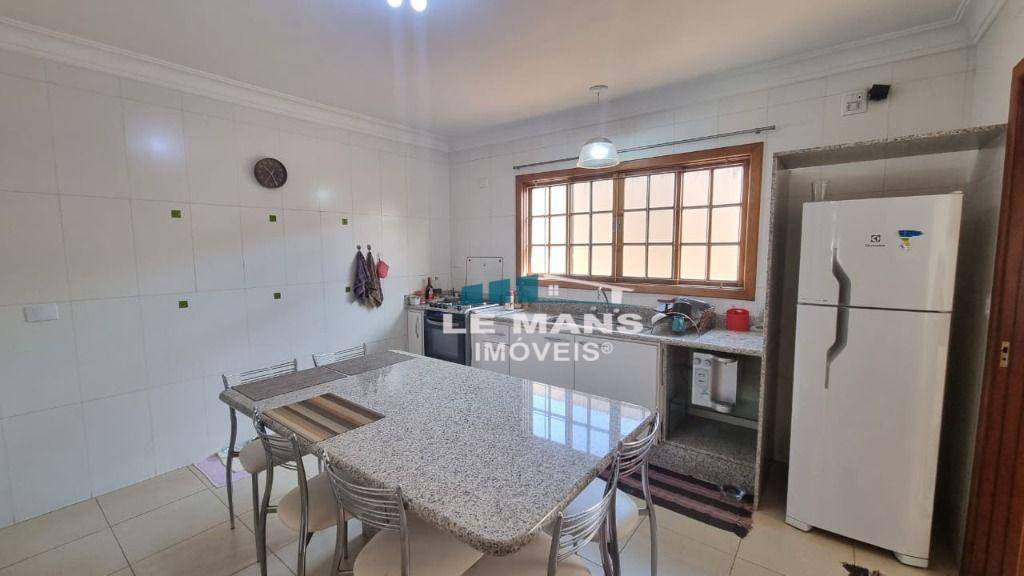 Casa à venda com 3 quartos, 241m² - Foto 26