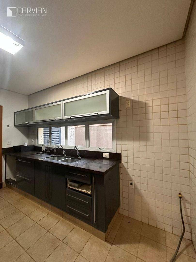 Casa de Condomínio para alugar com 3 quartos, 333m² - Foto 25