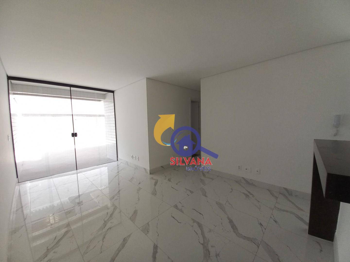 Apartamento à venda com 3 quartos, 140m² - Foto 2