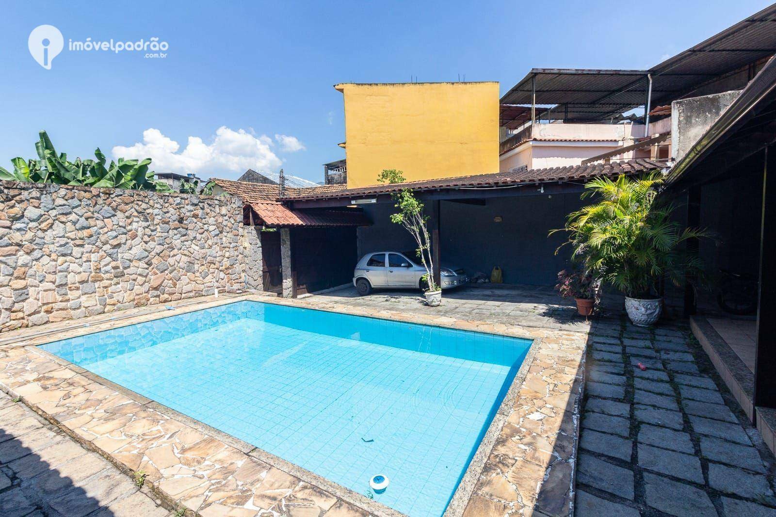 Casa à venda com 4 quartos, 320m² - Foto 1