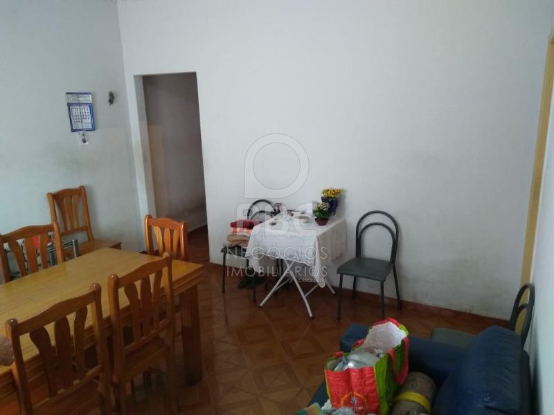 Casa à venda com 2 quartos, 90m² - Foto 2