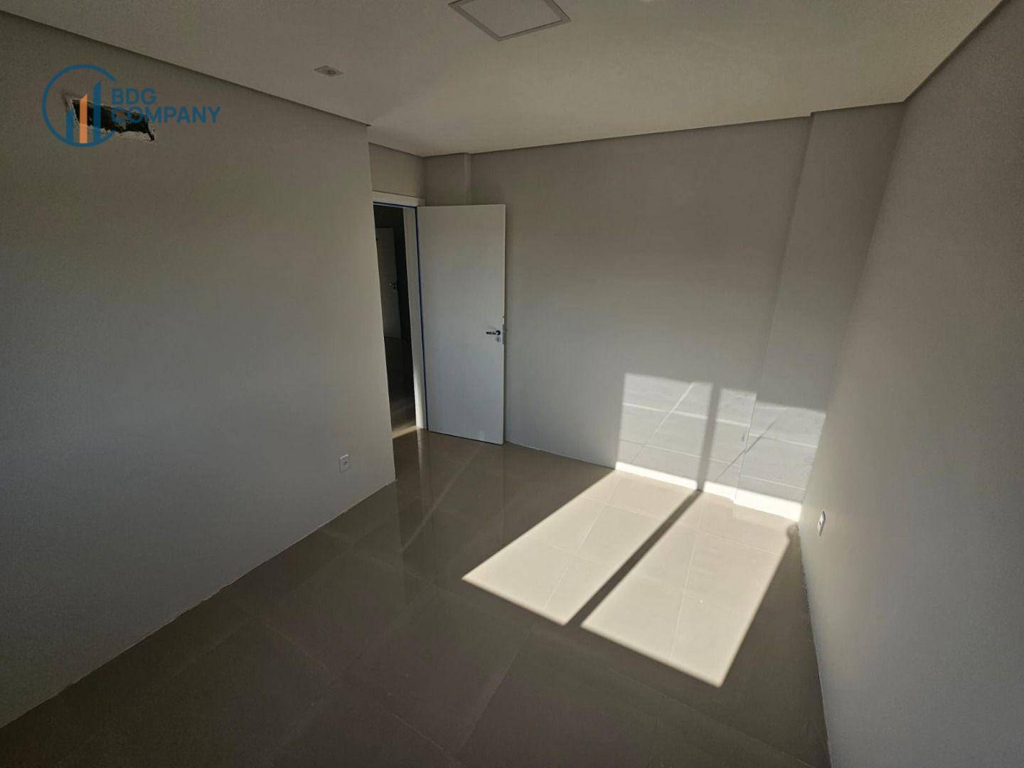 Apartamento à venda com 2 quartos, 70m² - Foto 8