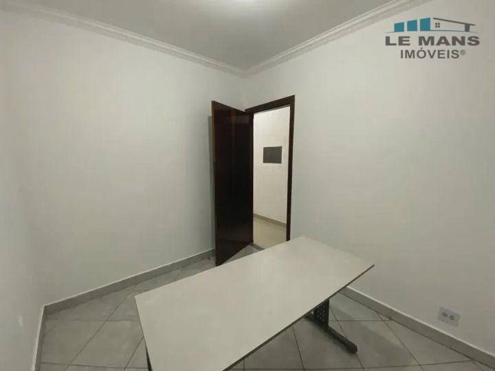 Casa para alugar com 3 quartos, 252m² - Foto 6