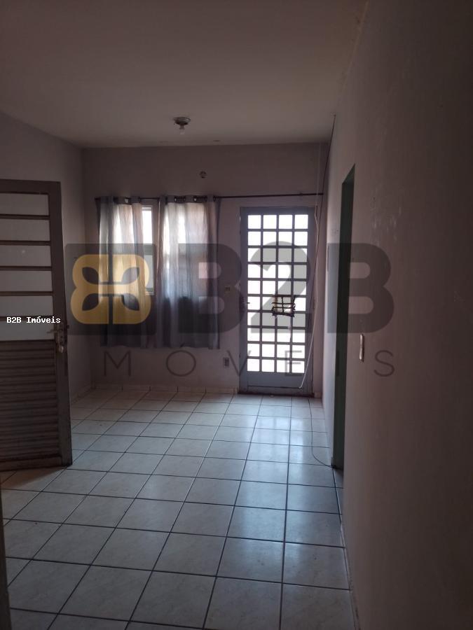 Casa à venda com 2 quartos, 150m² - Foto 4