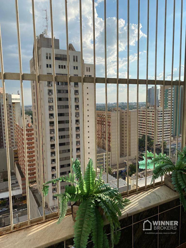 Apartamento à venda com 4 quartos, 218m² - Foto 1