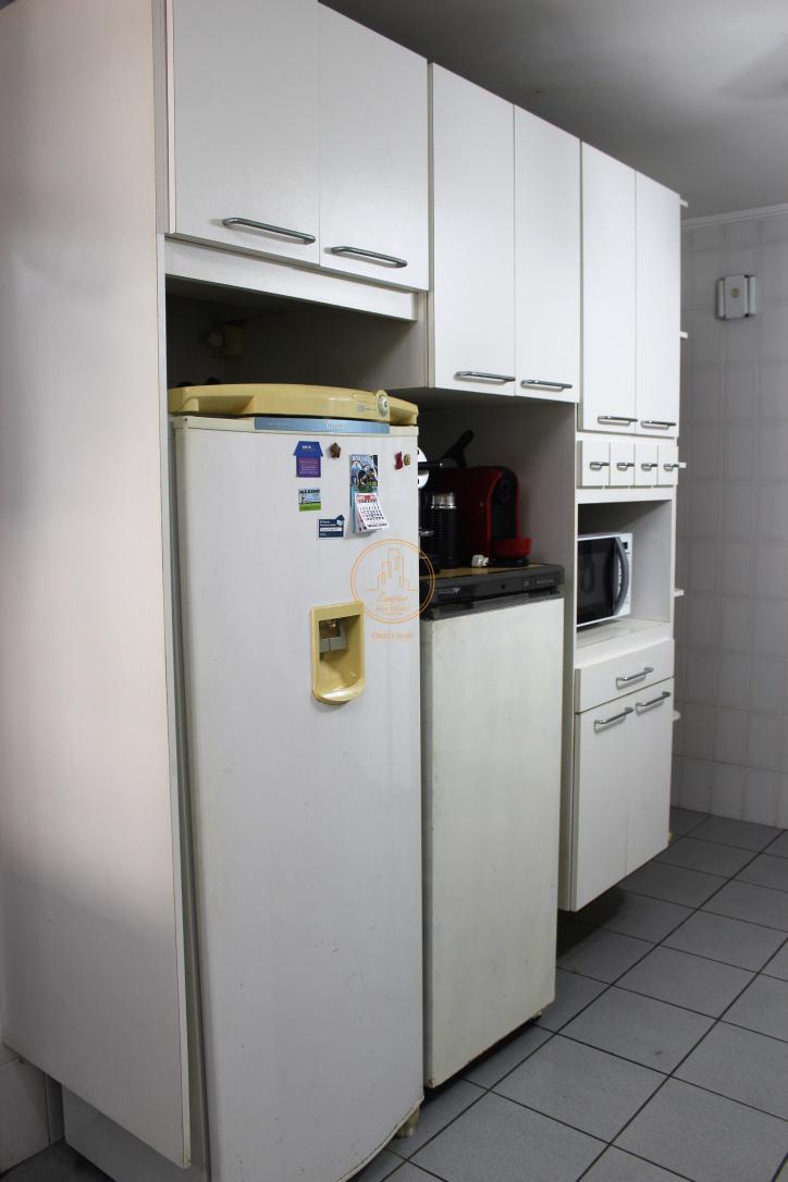 Apartamento à venda com 4 quartos, 210m² - Foto 16