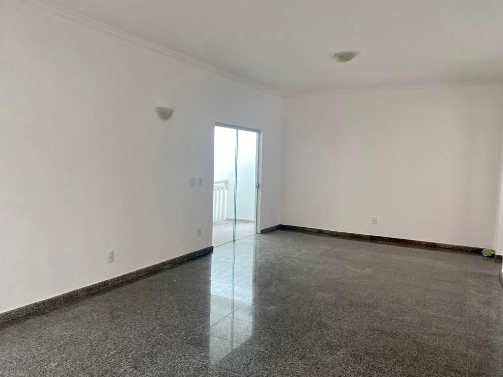 Casa à venda com 4 quartos, 320m² - Foto 8