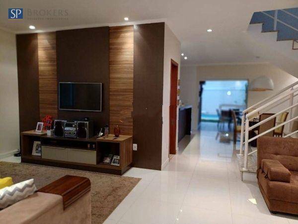 Casa de Condomínio à venda com 3 quartos, 228m² - Foto 2