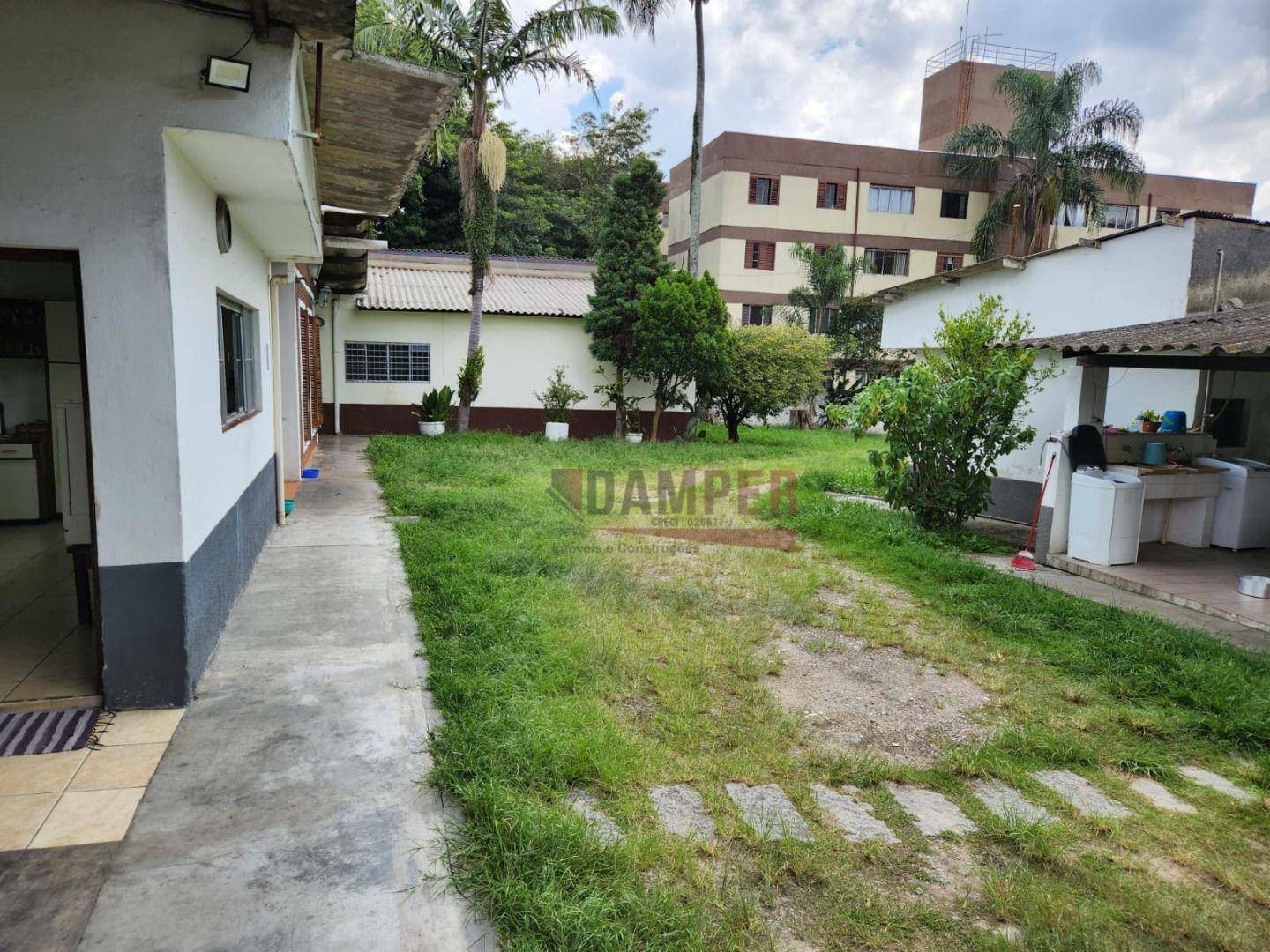 Casa para alugar com 6 quartos, 2112m² - Foto 1
