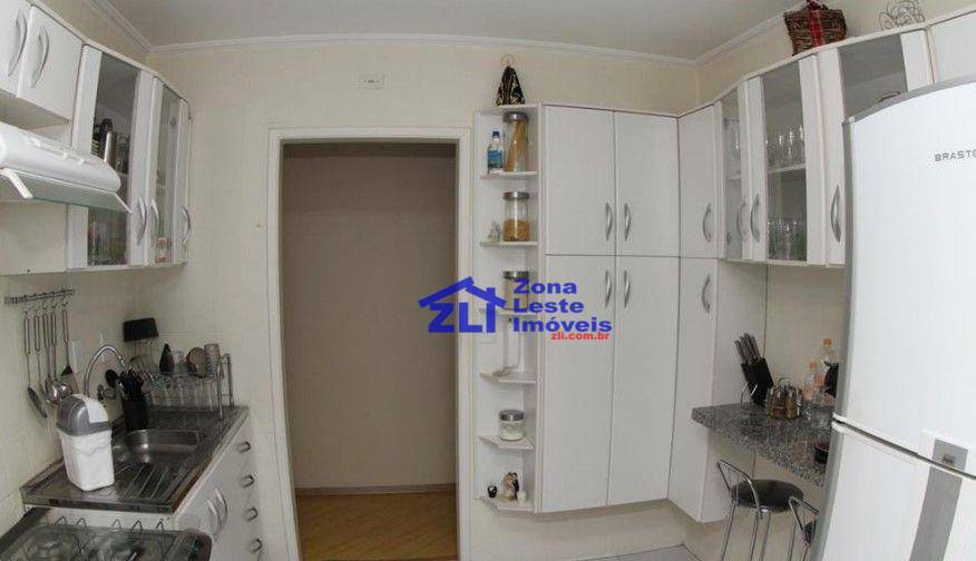 Apartamento à venda com 2 quartos, 70m² - Foto 2