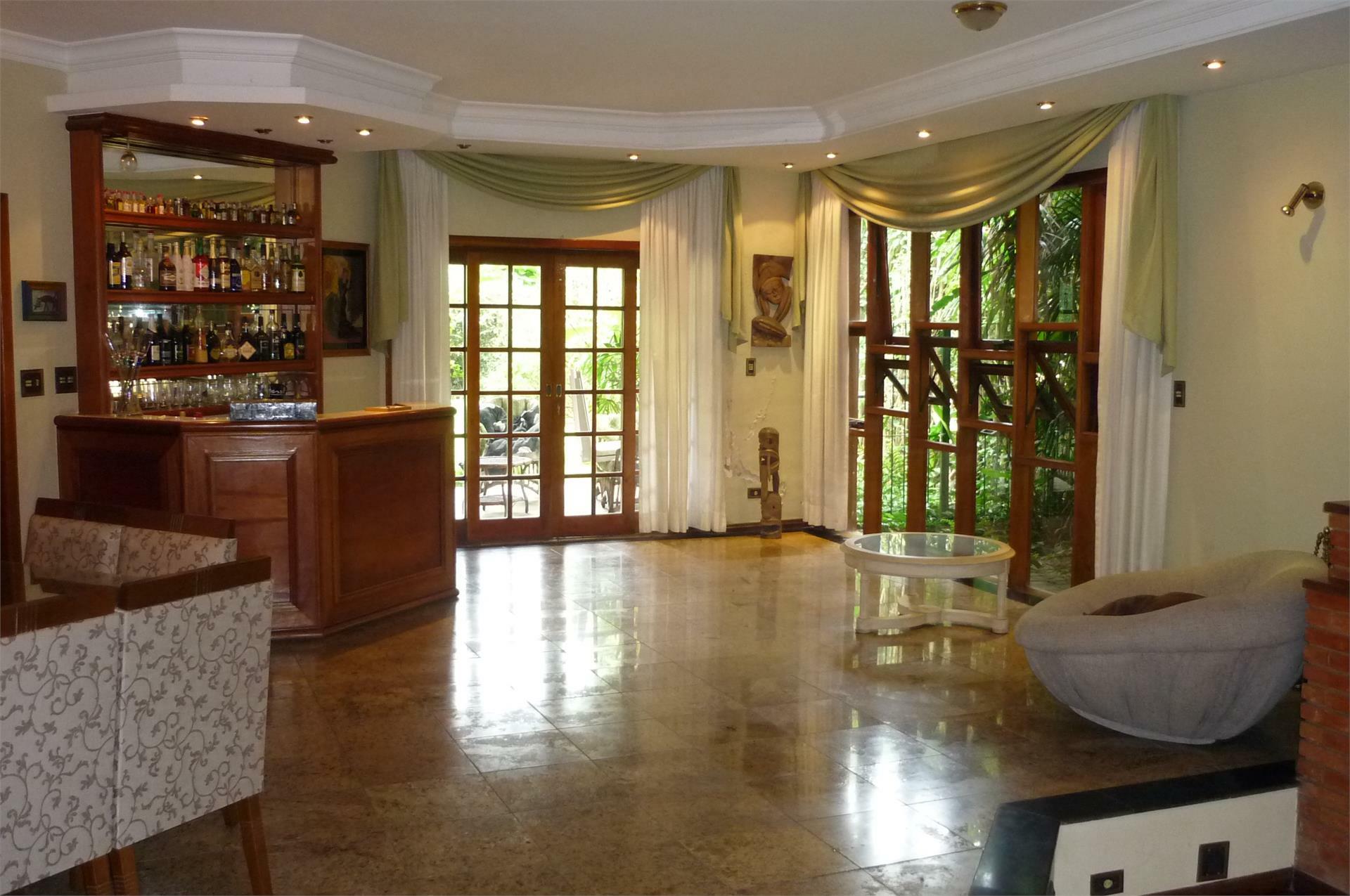 Casa de Condomínio à venda com 4 quartos, 560m² - Foto 2