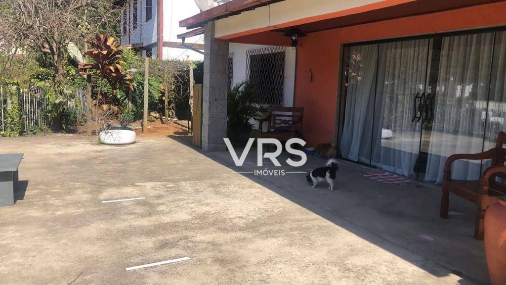 Casa à venda com 4 quartos, 124m² - Foto 1