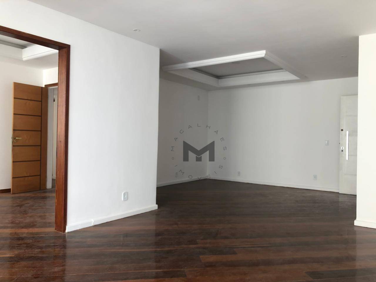 Apartamento à venda com 3 quartos, 130m² - Foto 2