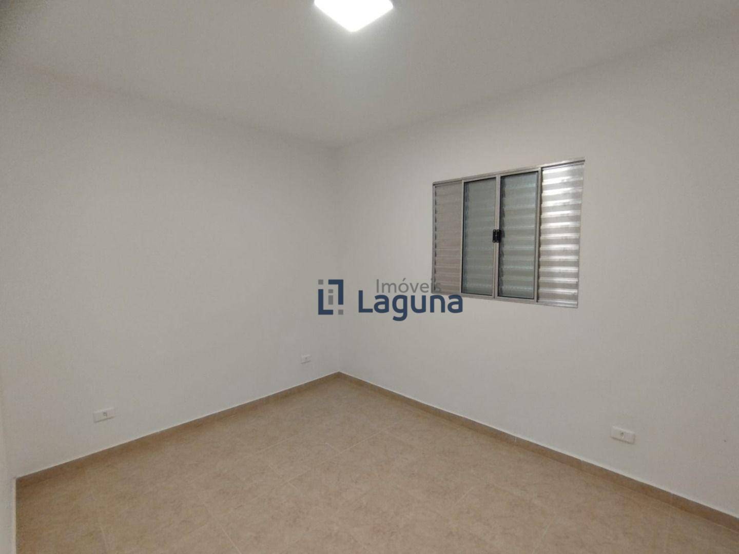 Casa para alugar com 2 quartos, 75m² - Foto 14