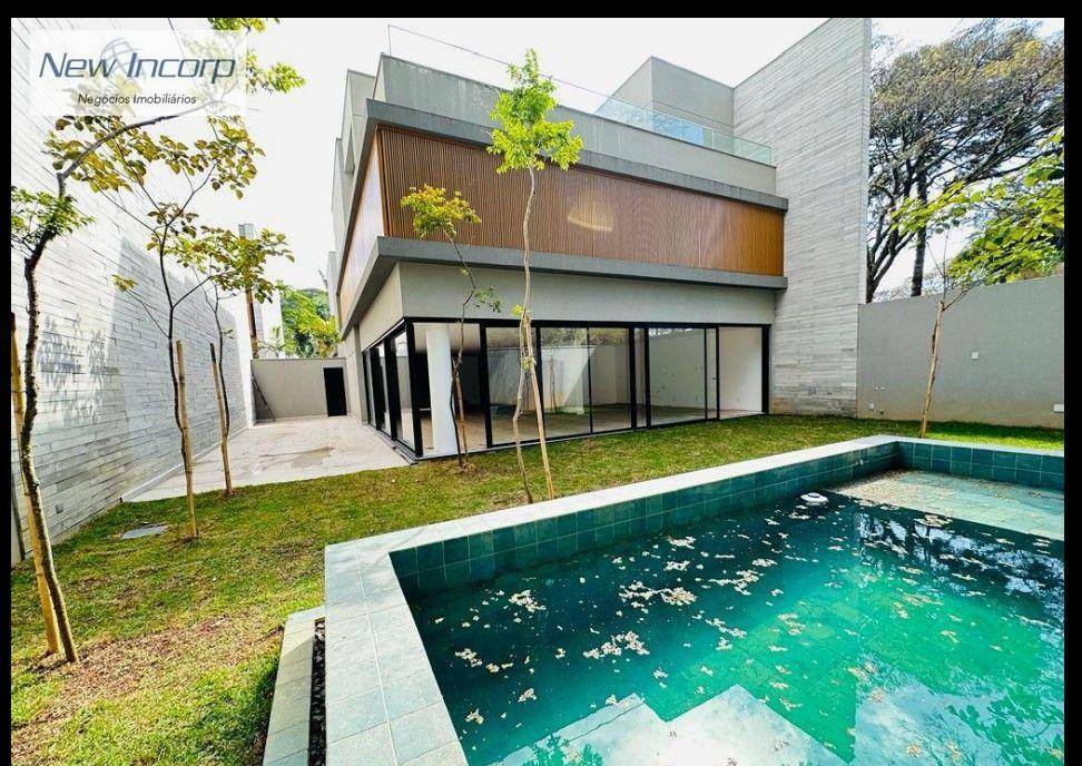 Casa à venda com 3 quartos, 740m² - Foto 1