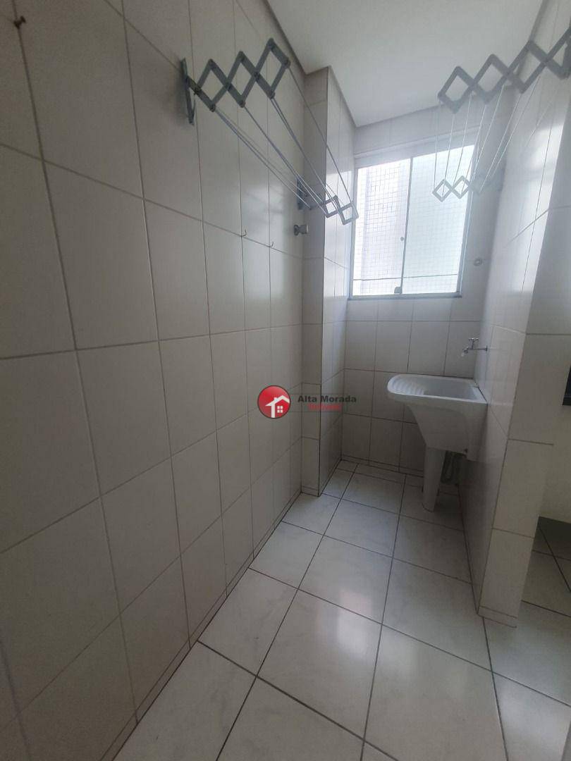 Apartamento para alugar com 2 quartos, 65m² - Foto 13