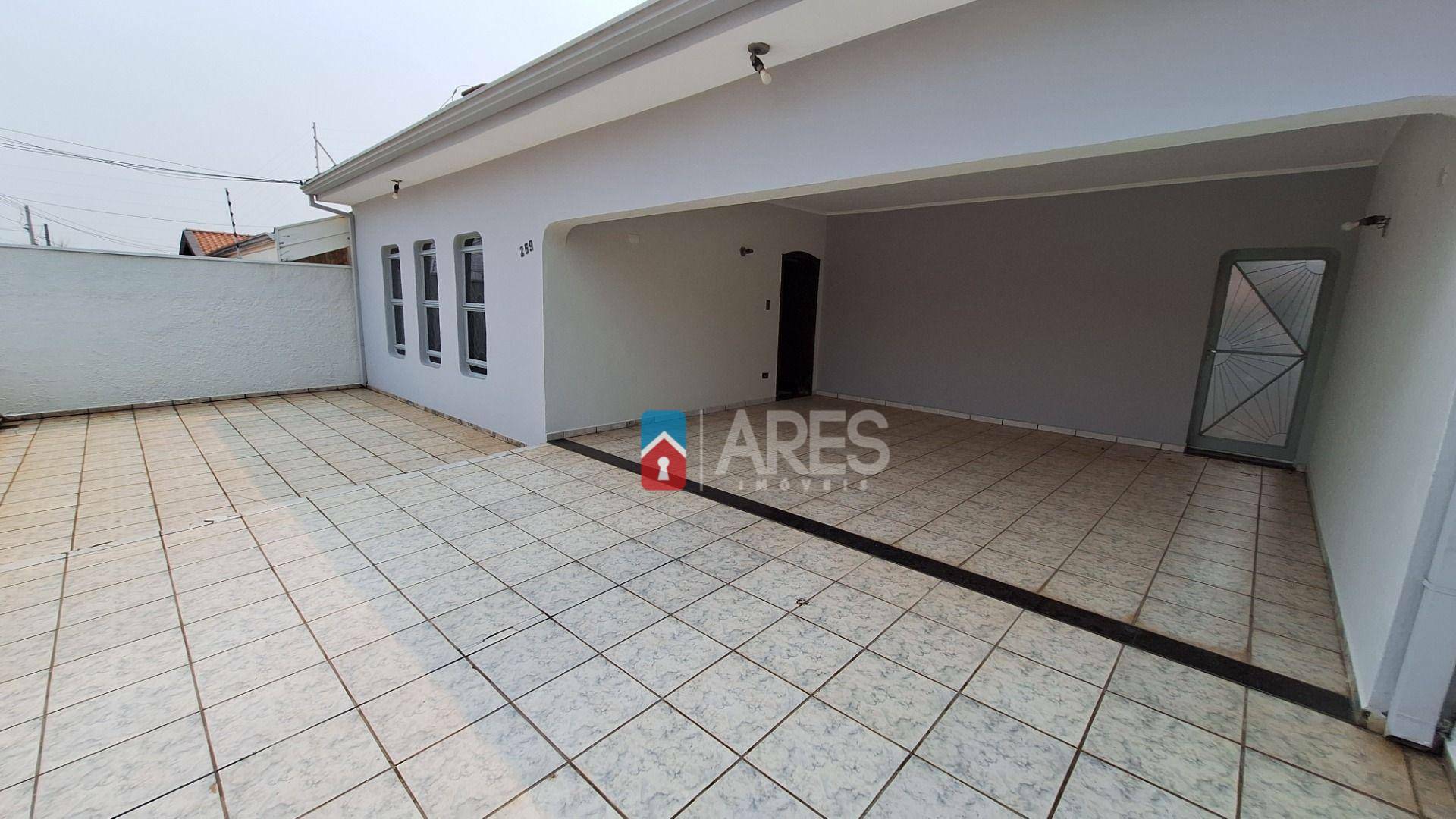 Casa à venda com 3 quartos, 177m² - Foto 1