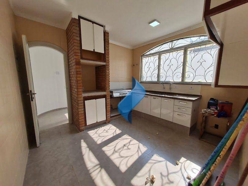 Casa para alugar com 3 quartos, 218m² - Foto 23