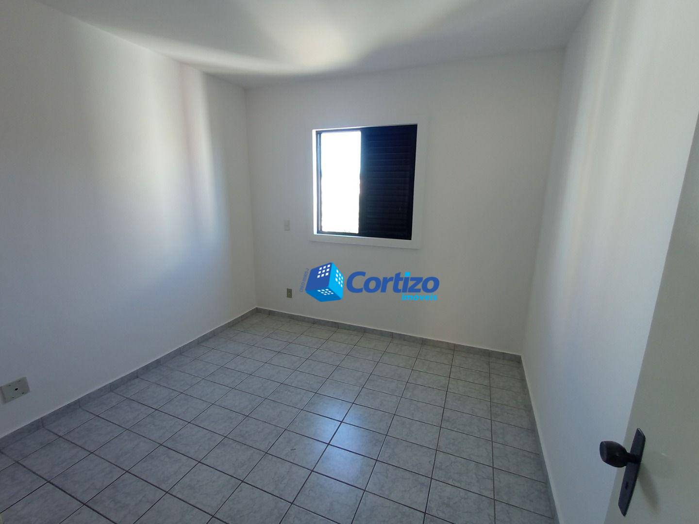 Apartamento para alugar com 3 quartos, 96m² - Foto 14
