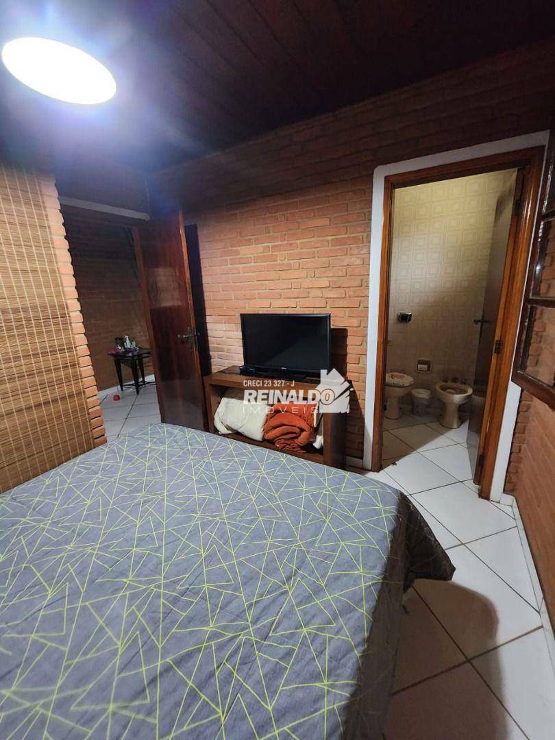 Casa de Condomínio à venda com 4 quartos, 373m² - Foto 2