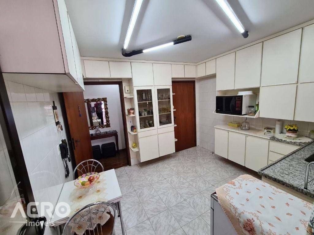 Apartamento à venda com 3 quartos, 131m² - Foto 6