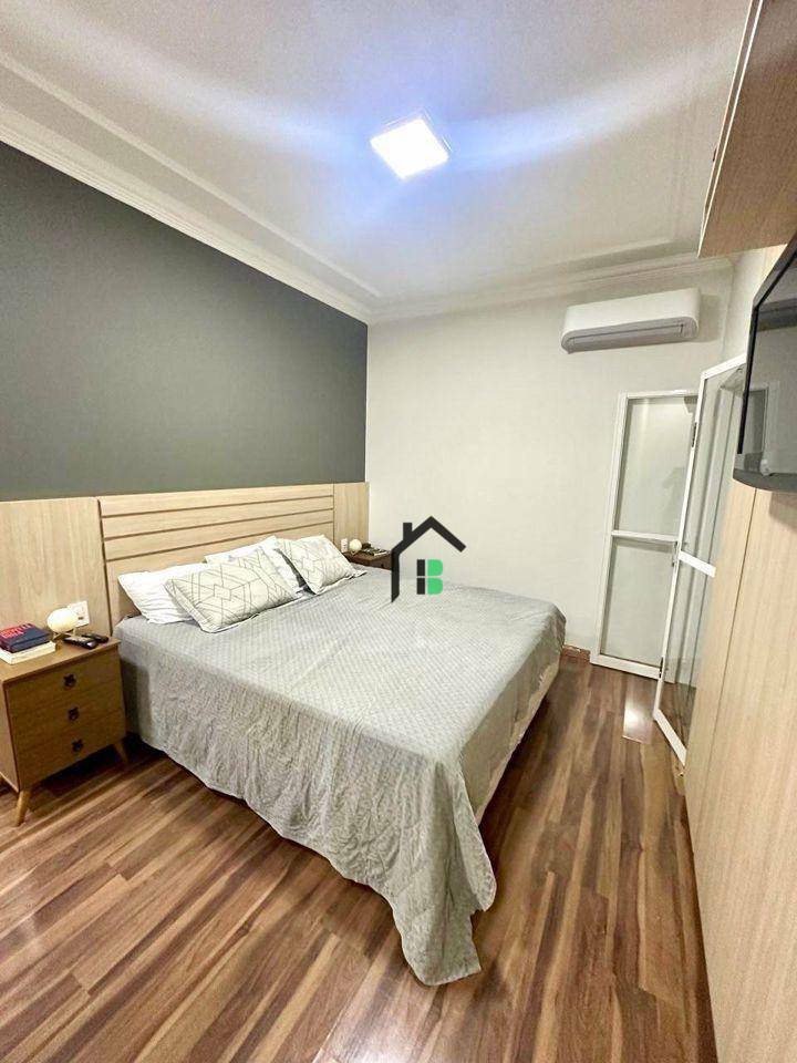 Casa à venda com 3 quartos, 211m² - Foto 15