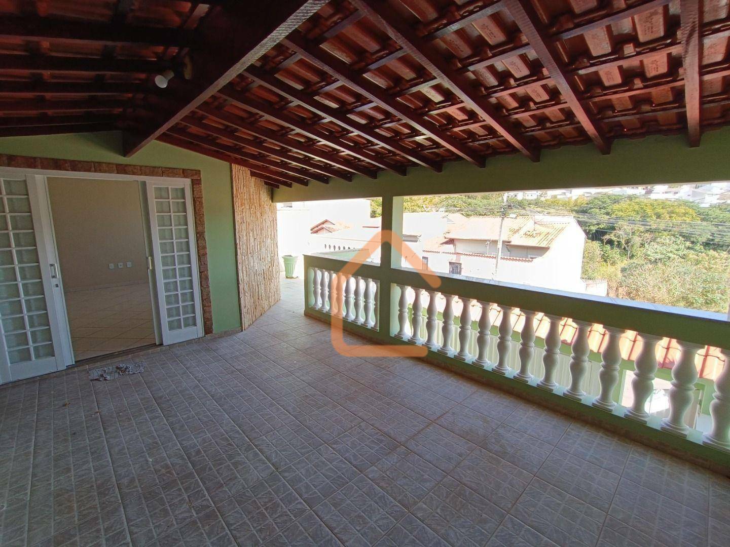Casa para alugar com 3 quartos, 153m² - Foto 1