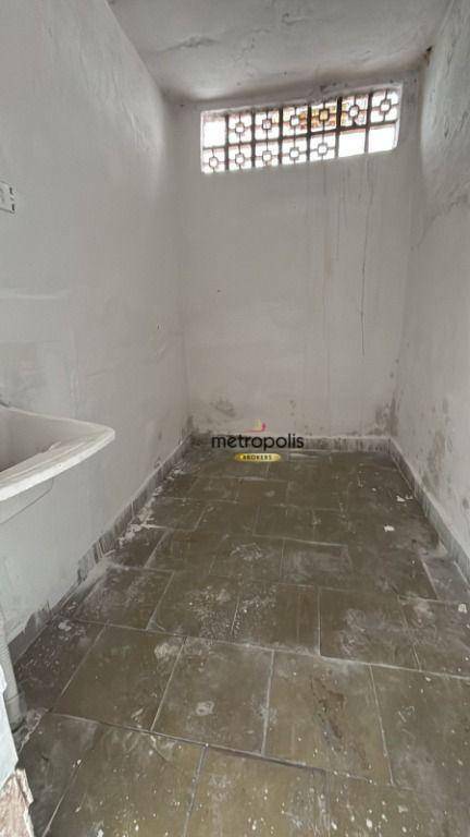 Casa para alugar com 2 quartos, 250m² - Foto 21