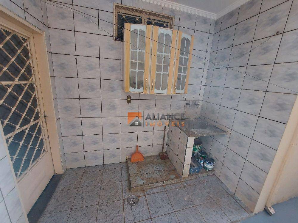 Casa à venda com 2 quartos, 98m² - Foto 14