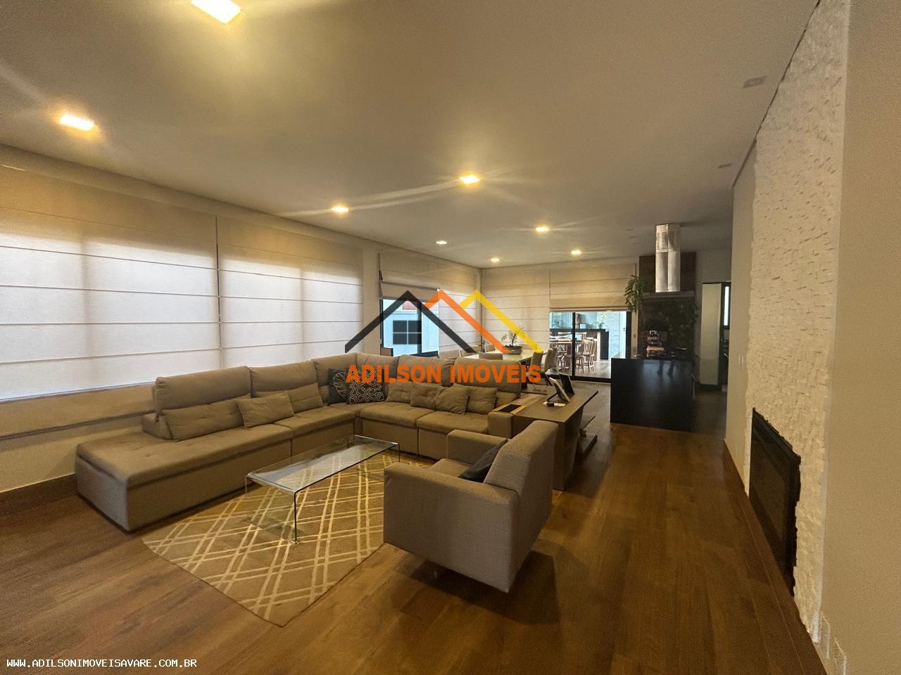 Casa à venda com 3 quartos, 210m² - Foto 2