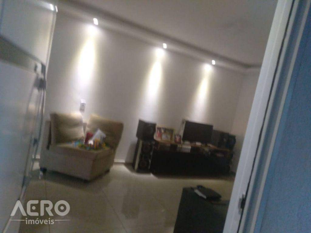 Casa à venda com 3 quartos, 114m² - Foto 5