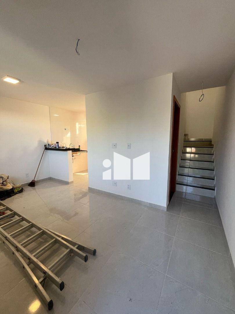 Casa à venda com 2 quartos, 64m² - Foto 5