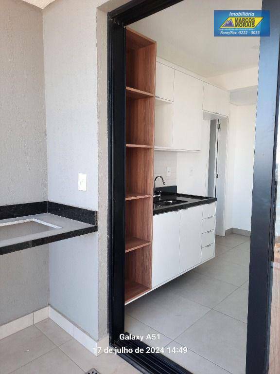 Apartamento para alugar com 3 quartos, 125m² - Foto 3