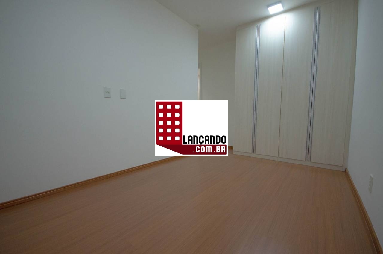 Apartamento à venda com 2 quartos, 67m² - Foto 2