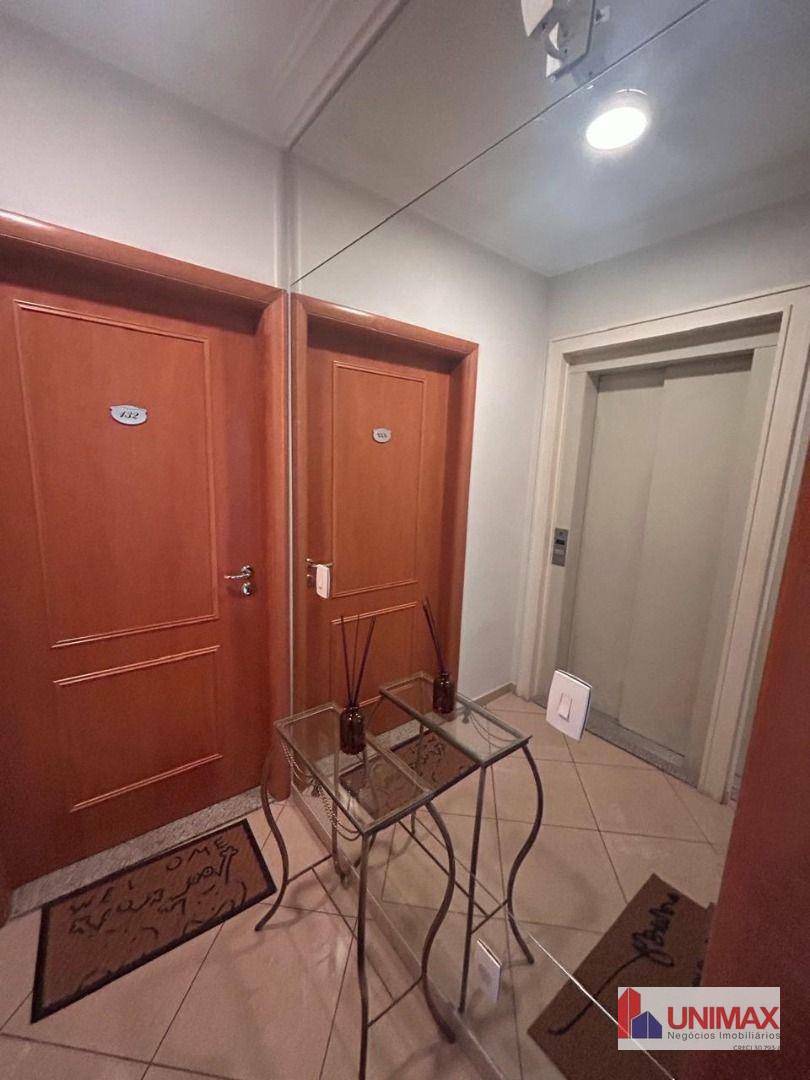 Apartamento para alugar com 3 quartos, 140m² - Foto 17