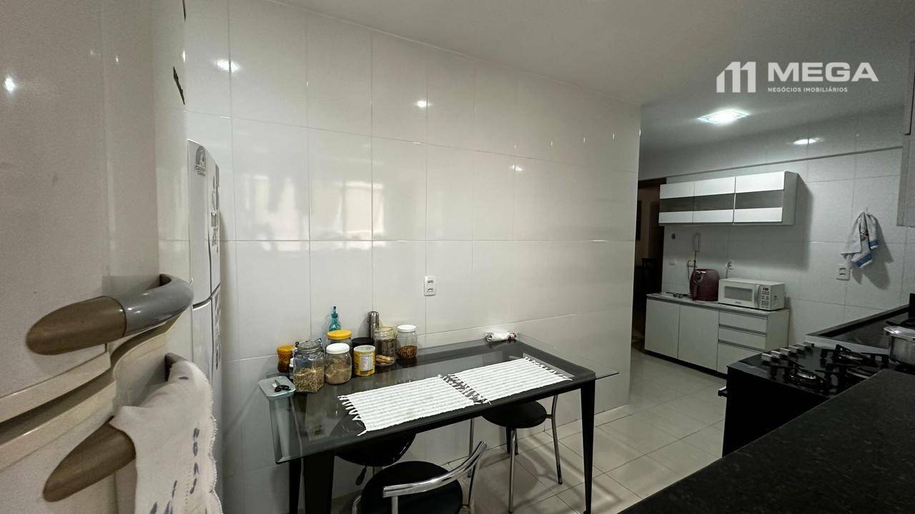 Apartamento à venda com 3 quartos, 156m² - Foto 7