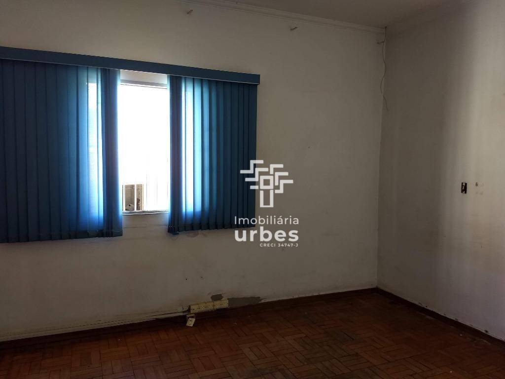 Casa à venda com 3 quartos, 241m² - Foto 11