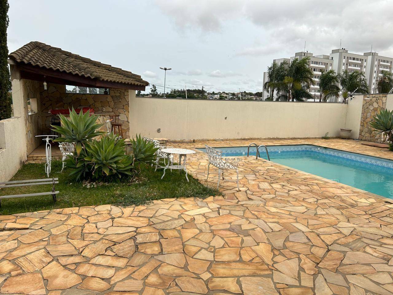 Casa à venda e aluguel com 6 quartos, 440m² - Foto 8