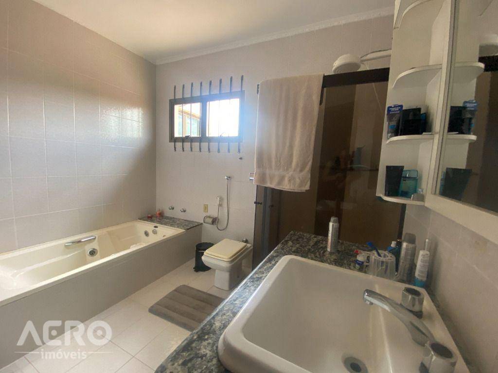 Casa à venda com 4 quartos, 250m² - Foto 31