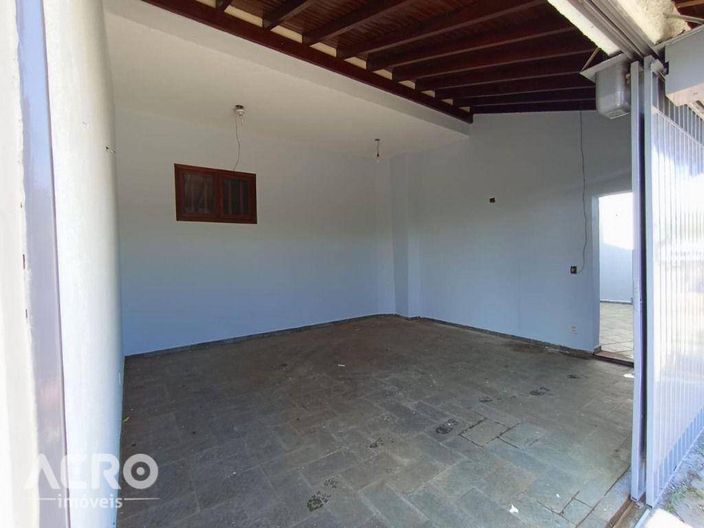 Casa à venda com 4 quartos, 189m² - Foto 2