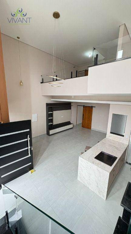 Sobrado à venda com 4 quartos, 200m² - Foto 1