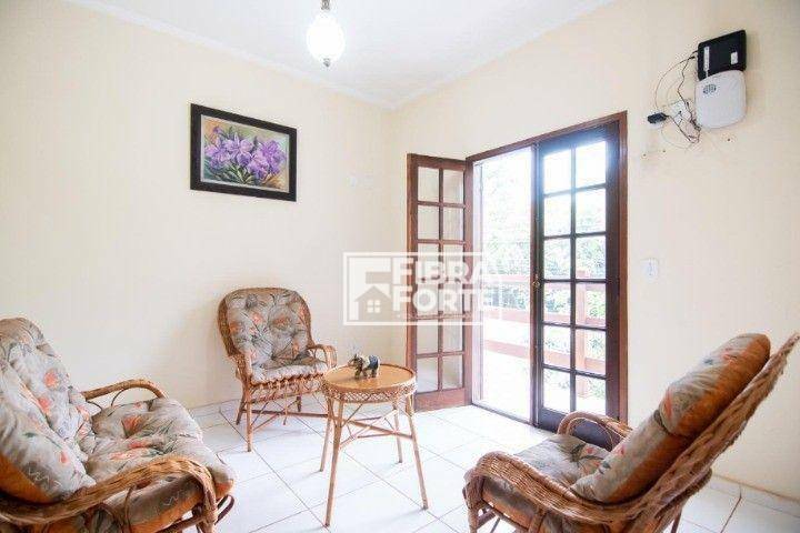 Casa à venda com 3 quartos, 221m² - Foto 14