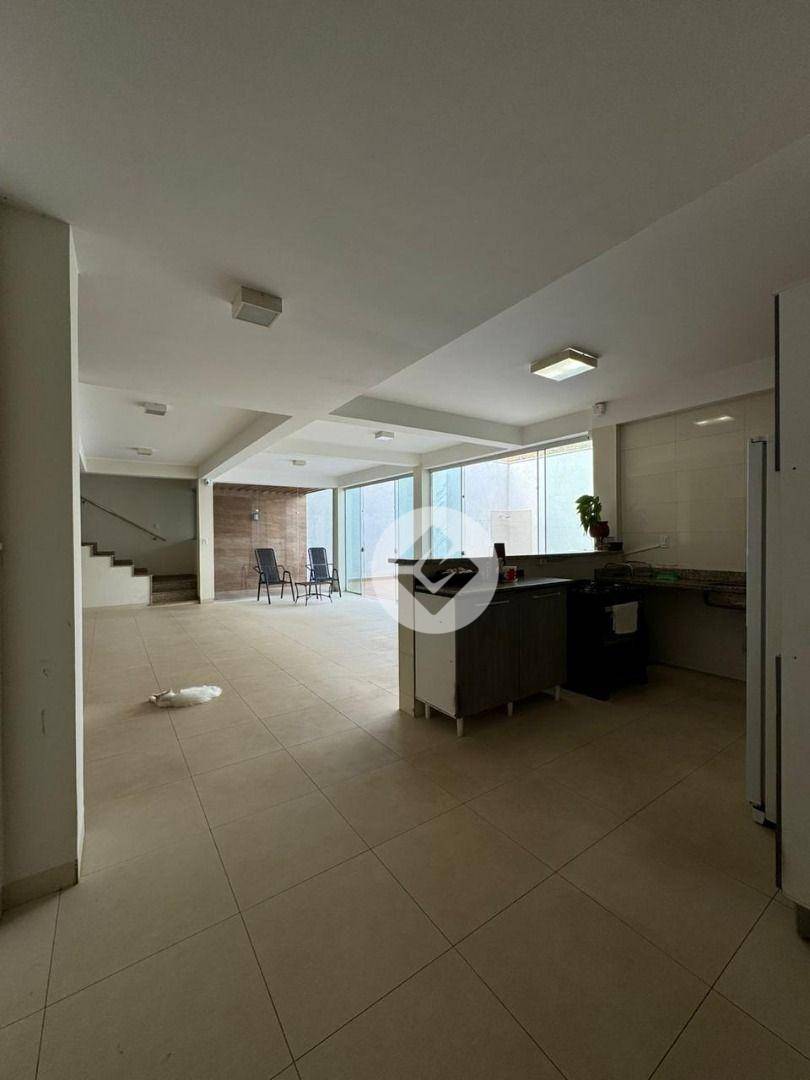 Casa à venda e aluguel com 3 quartos, 390m² - Foto 2