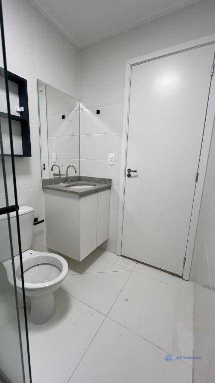 Apartamento para alugar com 2 quartos, 64m² - Foto 13