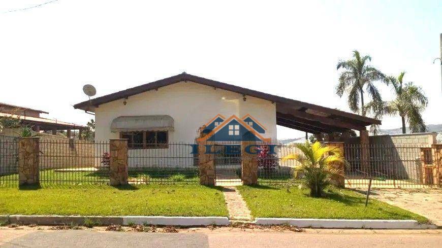 Casa de Condomínio à venda com 3 quartos, 249m² - Foto 2