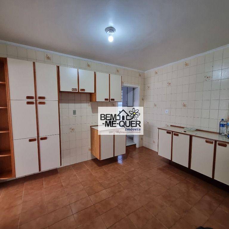 Casa para alugar com 3 quartos, 90m² - Foto 1