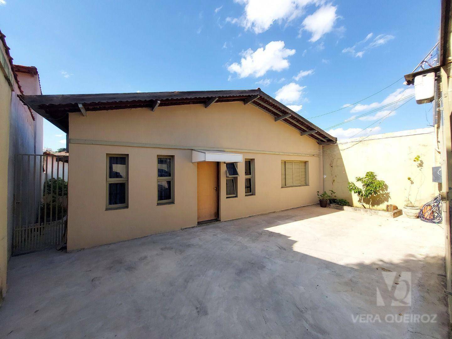 Casa à venda com 2 quartos, 320m² - Foto 1