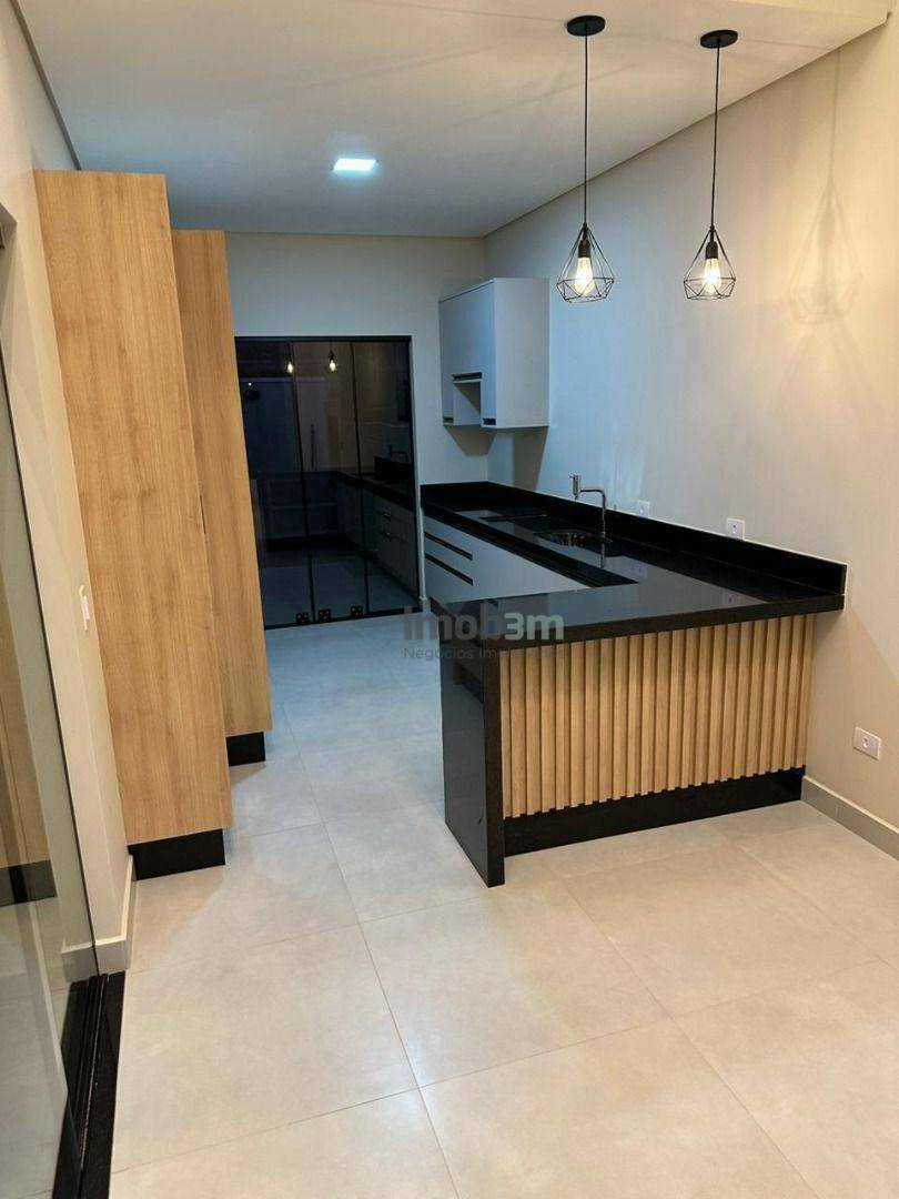 Casa à venda com 3 quartos, 81m² - Foto 2