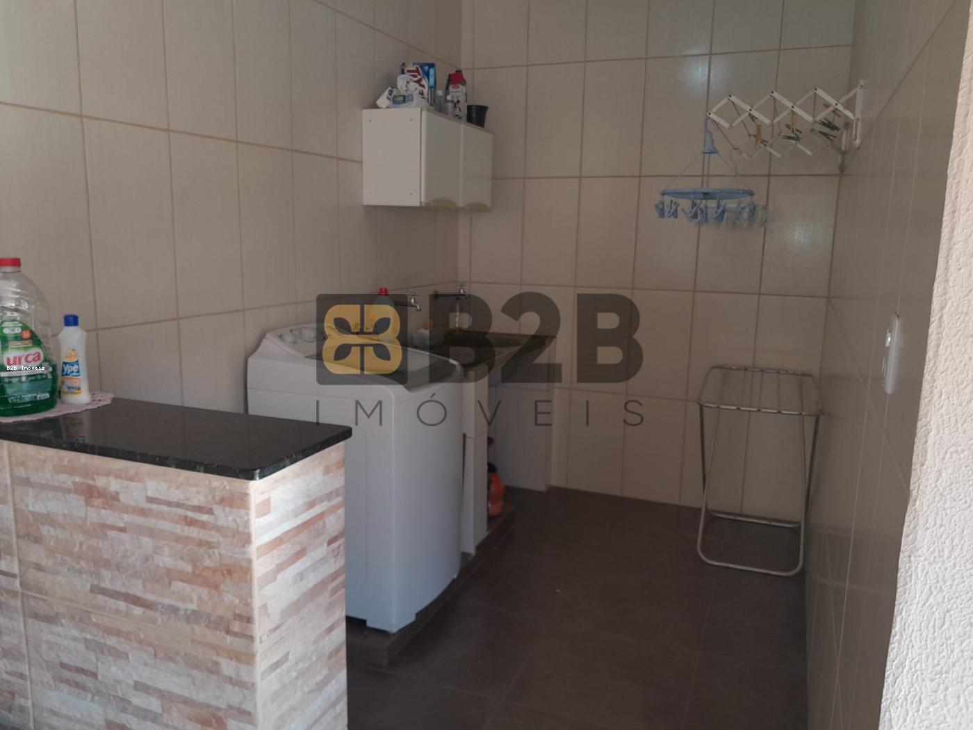 Casa à venda com 3 quartos, 249m² - Foto 2